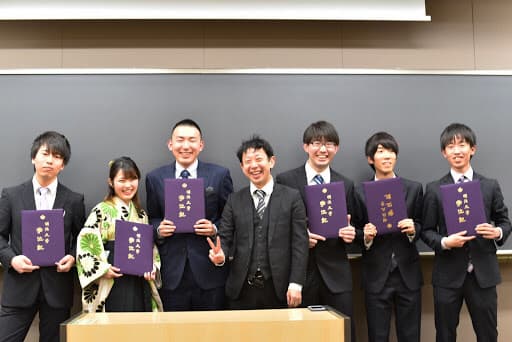 Graduation-and-degree-conferment-ceremony-2018-image1